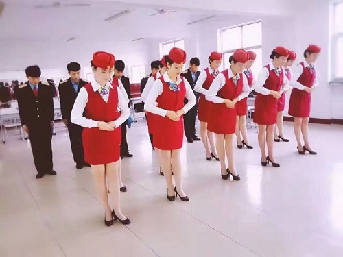 女生報(bào)石家莊東華鐵路學(xué)校學(xué)什么好？