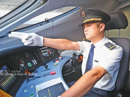 石家莊東華鐵路學(xué)?；疖?chē)司機(jī)專(zhuān)業(yè)