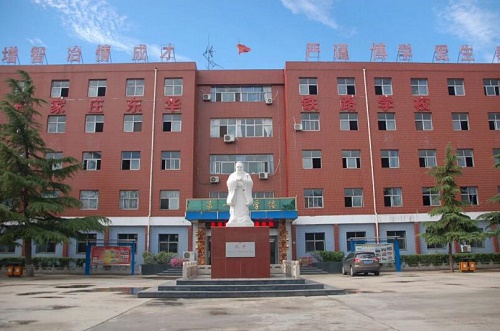 高中畢業(yè)讀石家莊東華鐵路學(xué)校學(xué)費(fèi)多少？