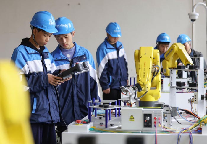 石家莊新鐵職業(yè)高級中學(xué)工業(yè)機(jī)器人技術(shù)應(yīng)用專業(yè)介紹