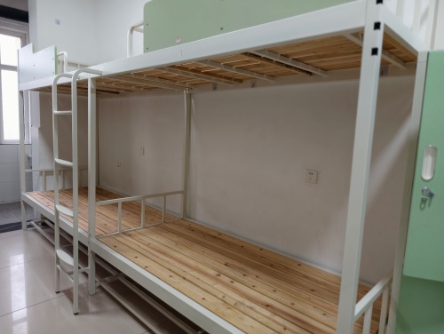 石家莊東華鐵路學校學生讓帶手機嗎？